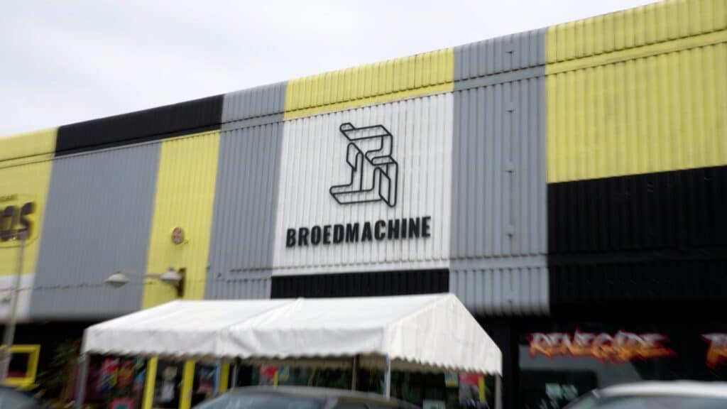 De Broedmachine tijdens Beverwijk Maakt Het, beeld uit de video van About Impact